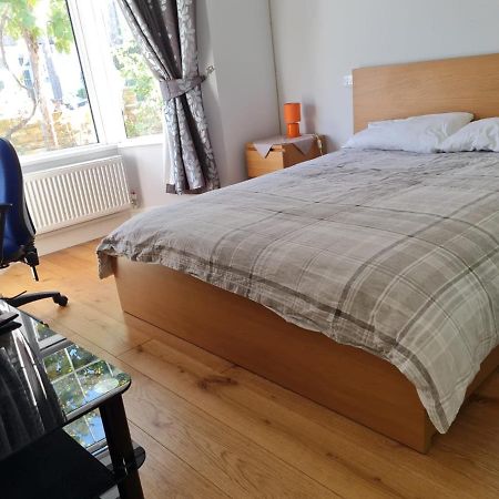Daniari Guest Rooms Erith Экстерьер фото