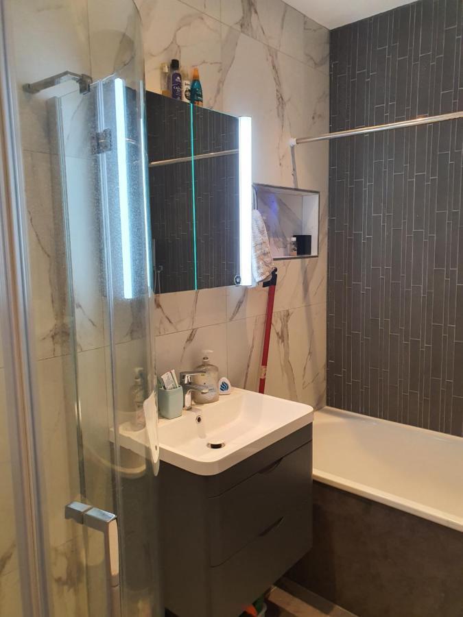 Daniari Guest Rooms Erith Экстерьер фото