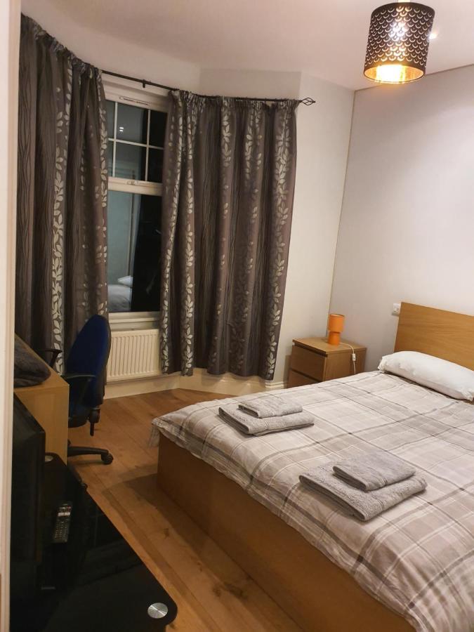 Daniari Guest Rooms Erith Экстерьер фото